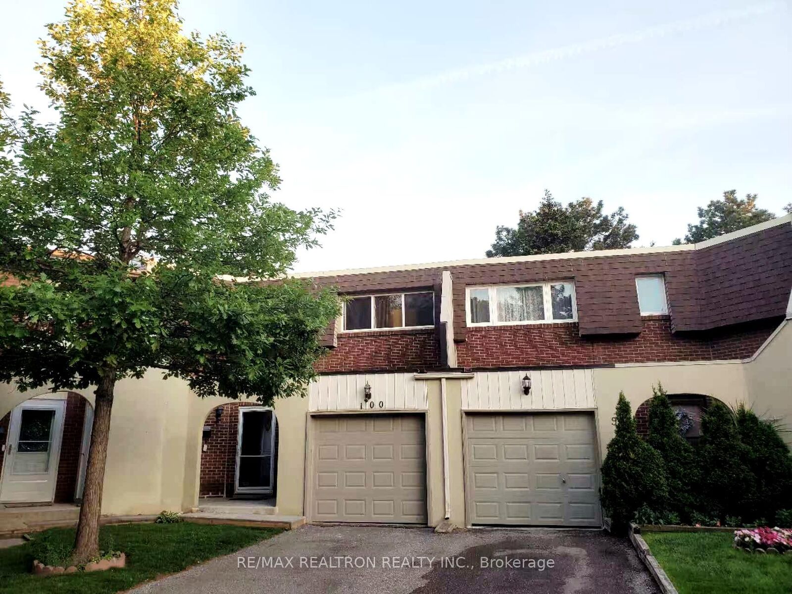 Property Photo:  1180 Mississauga Valley Boulevard 100  ON L5A 3M9 