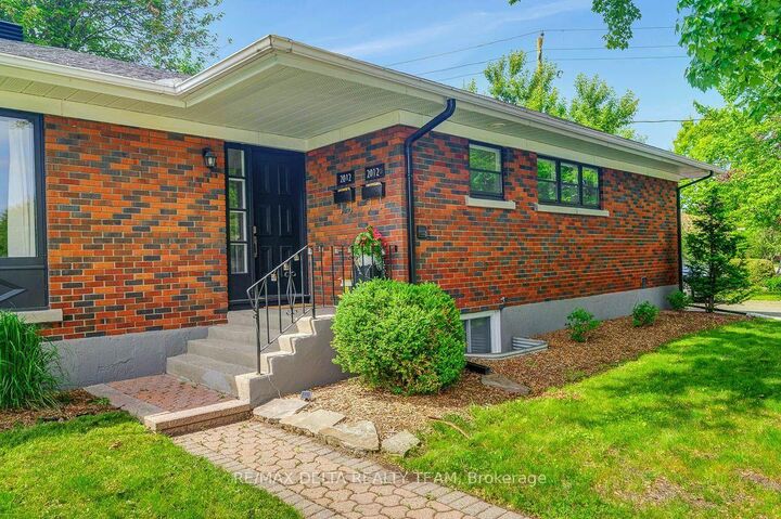 Property Photo:  2012 Haig Drive A  ON K1G 2K4 