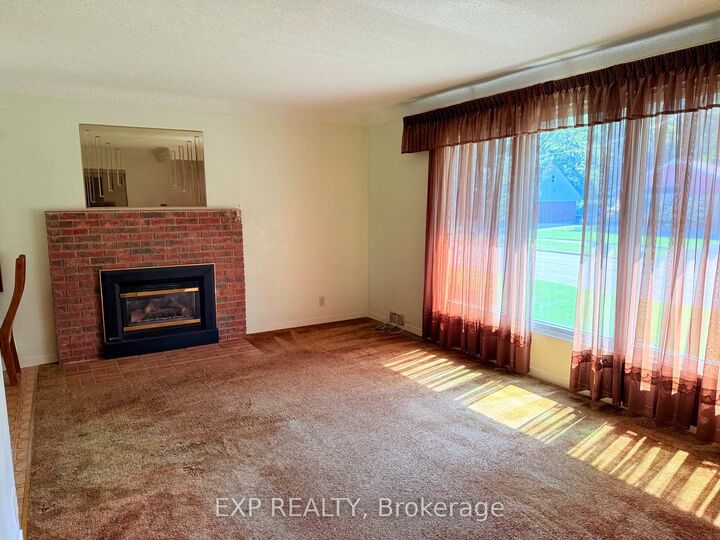 Property Photo:  483 Pleasant Park Road  ON K1H 5M9 