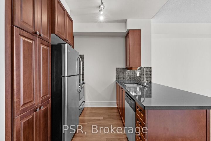 Property Photo:  151 Upper Duke Crescent 706  ON L6G 0E1 