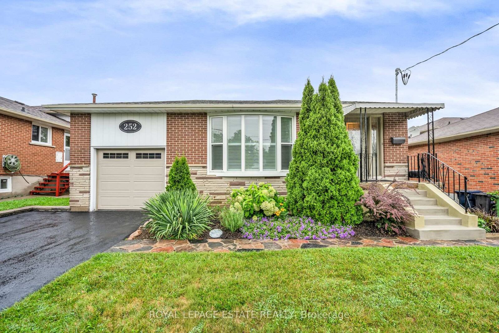Property Photo:  252 Brimorton Road  ON M1H 2E1 