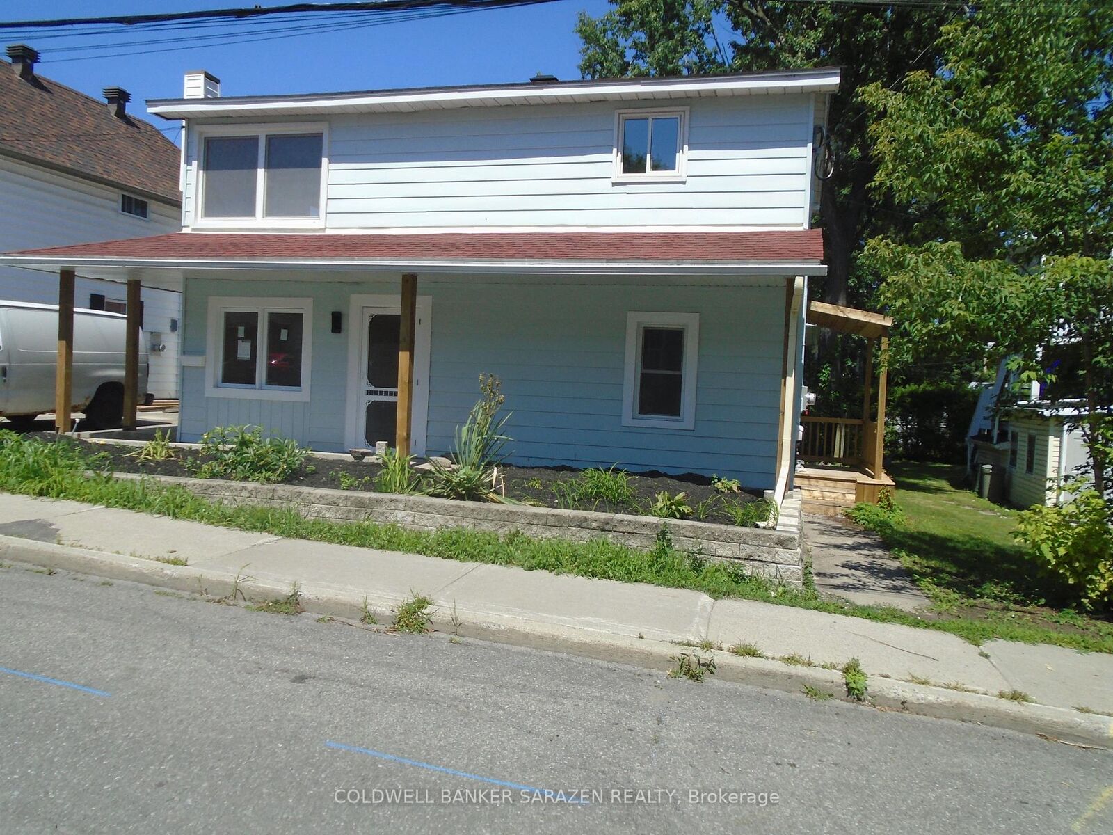 Property Photo:  383 Montfort Street N  ON K1L 5M9 