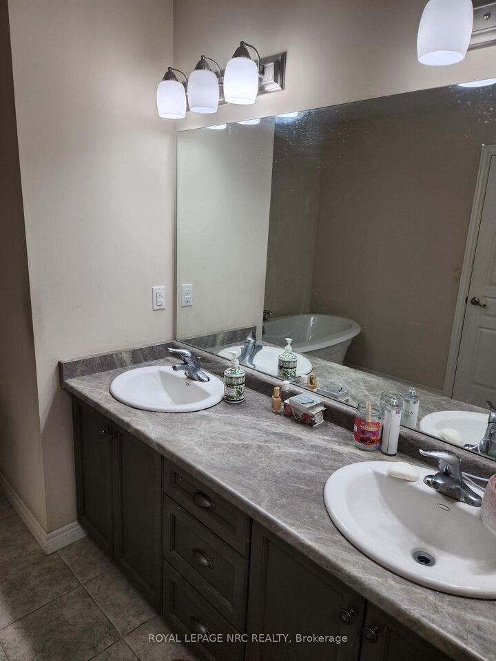 Property Photo:  40 Elderberry Road  ON L2V 0E7 