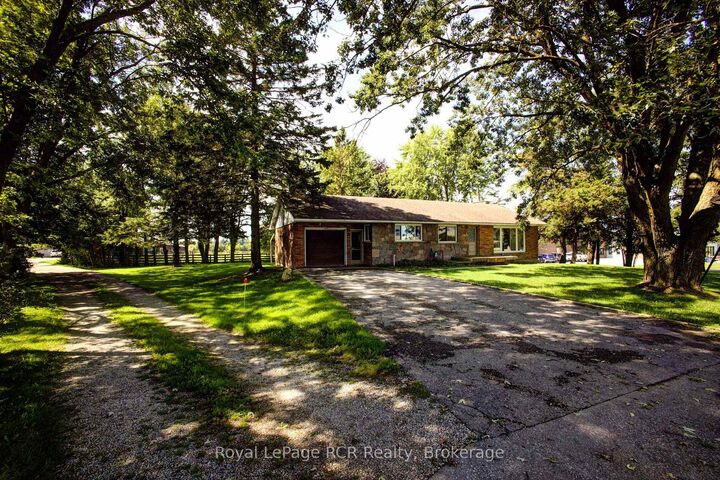 Property Photo:  441 Smith Street  ON N0G 1A0 