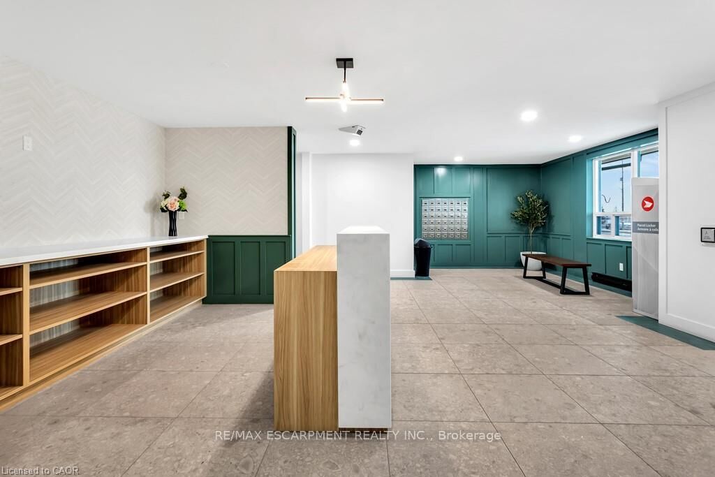 Property Photo:  421 Fairview Drive 501  ON N3R 7M3 