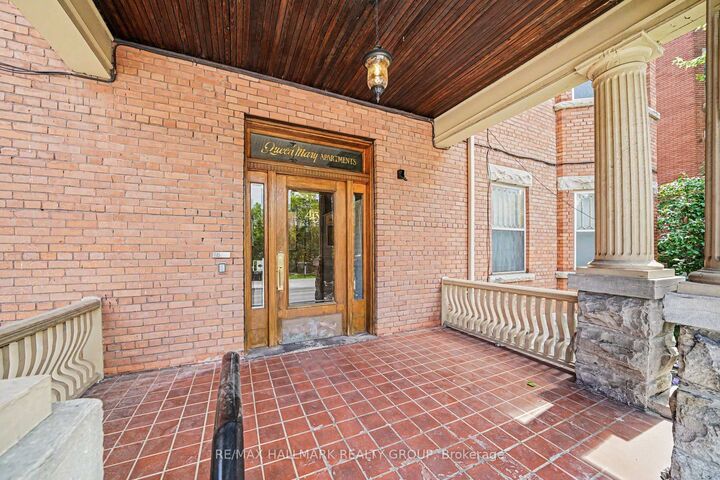Property Photo:  413 Elgin Street 13  ON K2P 1N4 