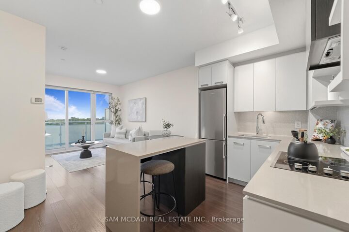 Property Photo:  1830 Bloor Street W 817  ON M6P 0A2 