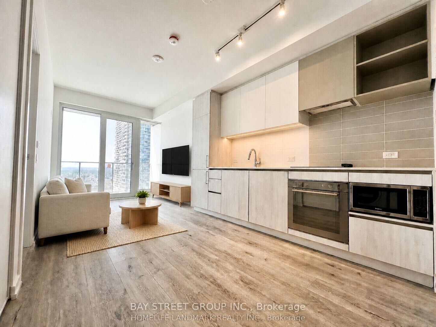 Property Photo:  7890 Jane Street 2803  ON L4K 0K9 