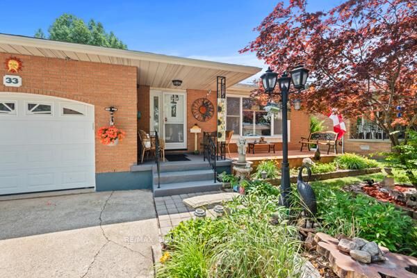 Property Photo:  33 Meadowbrook Crescent  ON L2M 7G8 
