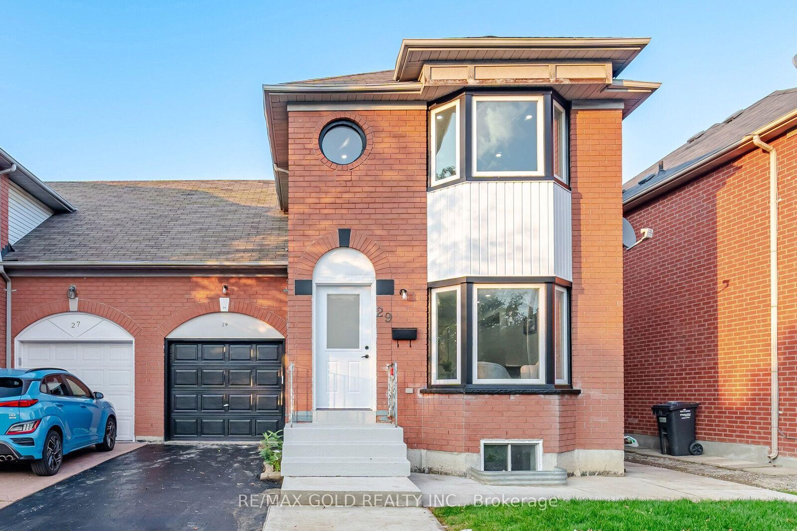 Property Photo:  29 Fern Valley Crescent  ON L6R 1K7 