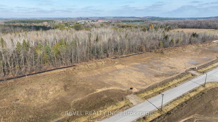 Property Photo:  16 Private Berry Drive  ON L9V 3T8 