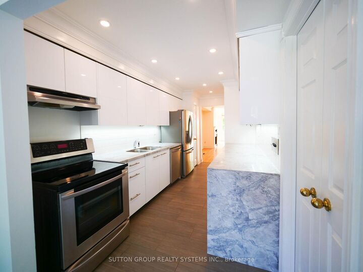 Property Photo:  45 Soho Square  ON M5T 2Z2 