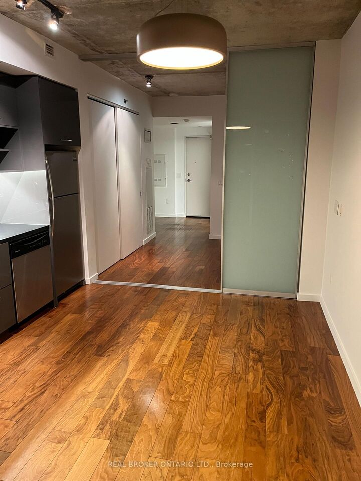 Property Photo: 32 Trolley Crescent 915 ON M5A 0E8