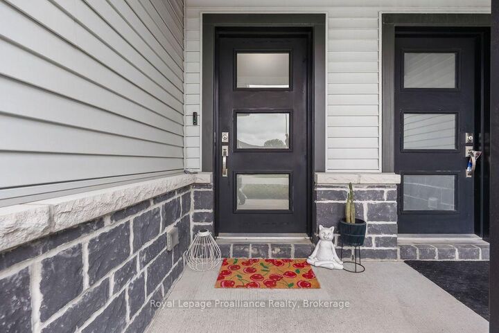 Property Photo:  17 Dewal Place  ON K8P 0H3 