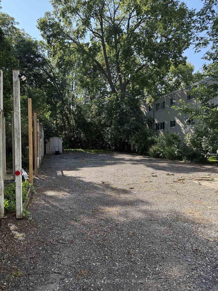 Property Photo:  31 Orchard Street 2  ON N6J 2R4 