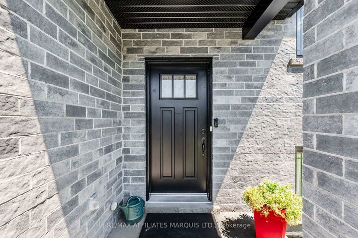 Property Photo:  2389 Watson Crescent  ON K6H 0H8 