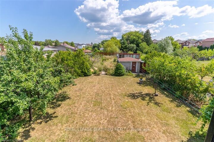 Property Photo:  216 Margaret Avenue Lower  ON L8E 2H8 