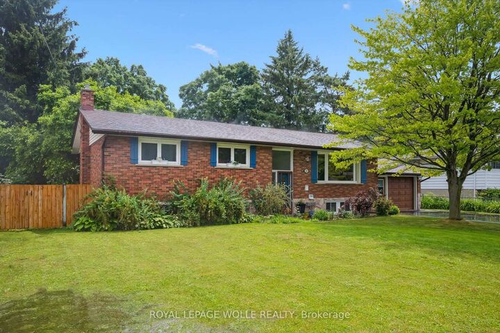 Property Photo:  54 Schweitzer Street Unit B  ON N2K 1B4 