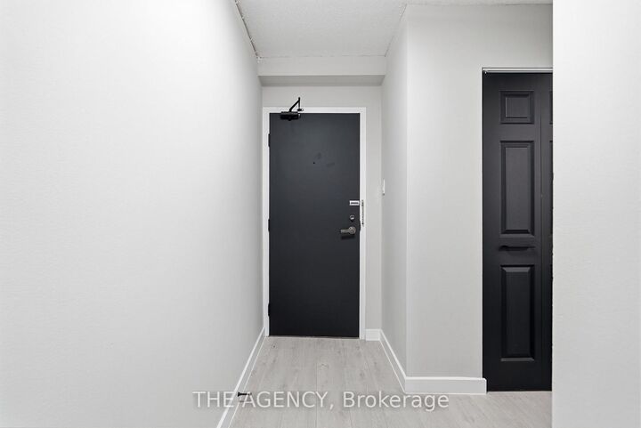 Property Photo:  2360 Dundas Street W 2808B  ON M6P 4B2 