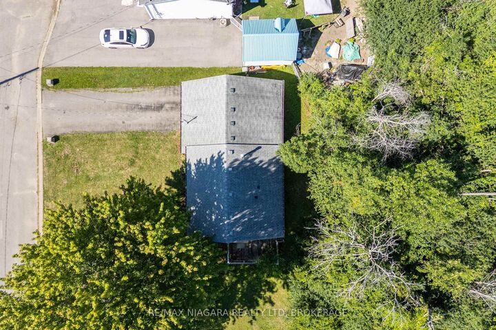 Property Photo:  30 A Avenue  ON L2A 1C9 