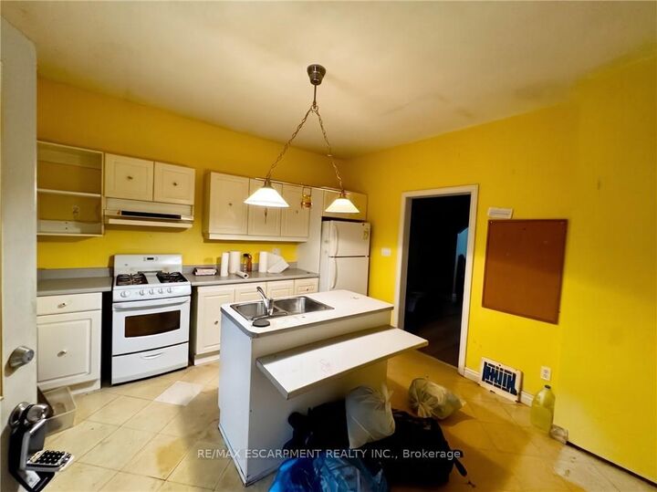 Property Photo:  28 Brantdale Avenue  ON L9C 1B7 