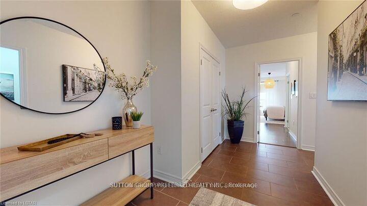 Property Photo:  330 Ridout Street N 2304  ON N6A 0A7 