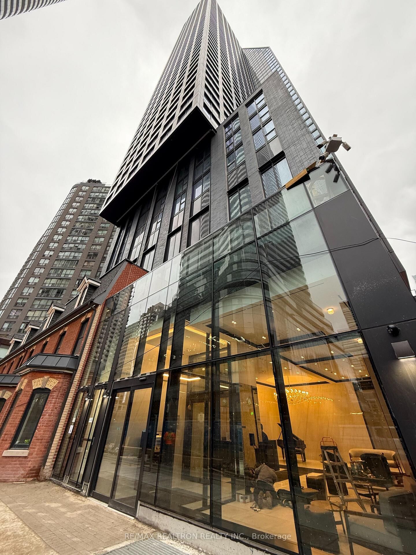Property Photo:  8 Wellesley Street W 1009  ON M4Y 0J5 