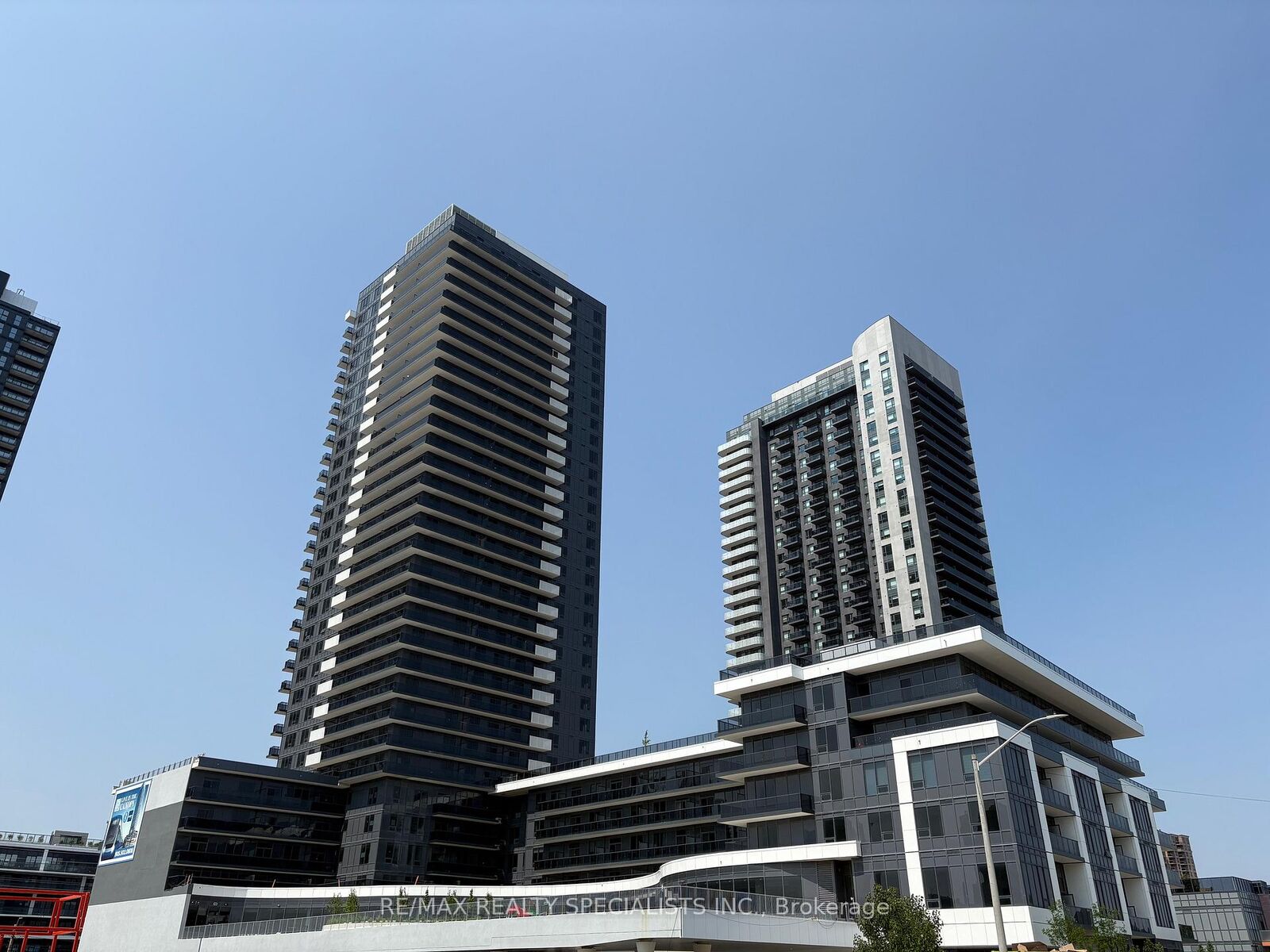 Property Photo:  5105 Hurontario Street 2609  ON L4Z 0C9 