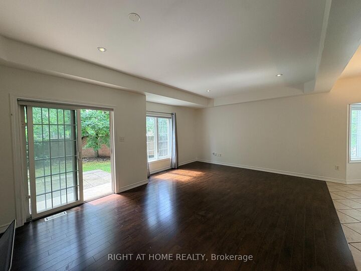 Property Photo:  4029 Alexan Crescent  ON L7M 5A8 