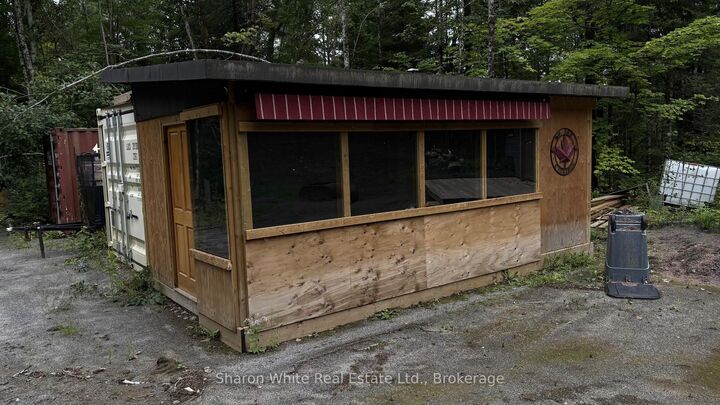 Property Photo:  204 Grant Road S  ON K0L 2S0 