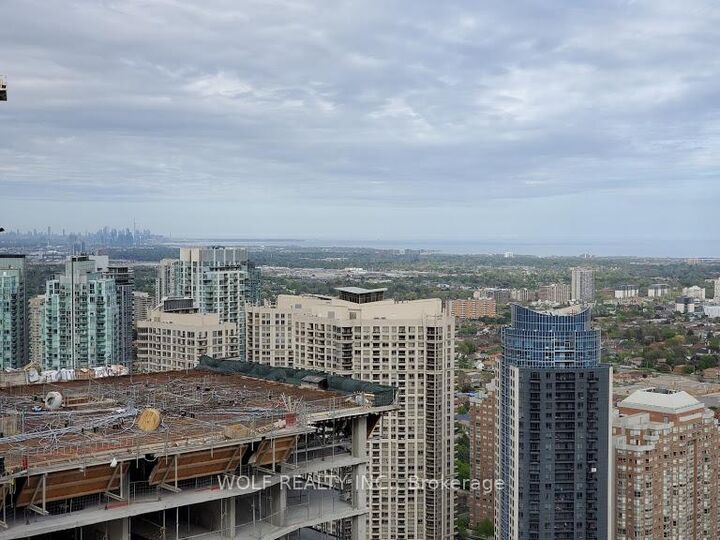 Property Photo:  4070 Confederation Parkway 4201  ON L5B 0E9 