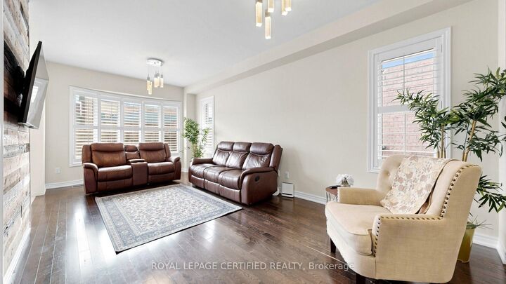 Property Photo: 5576 Meadowcrest Avenue ON L5M 0V1