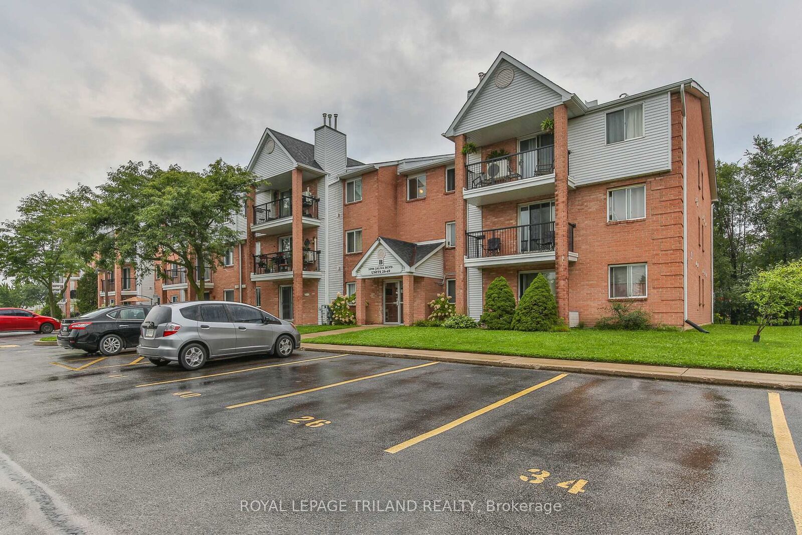 Property Photo:  1096 Jalna Boulevard 31  ON N6E 3B8 