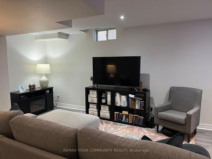 Property Photo:  375 Woodfern Way S  ON L3X 2X7 