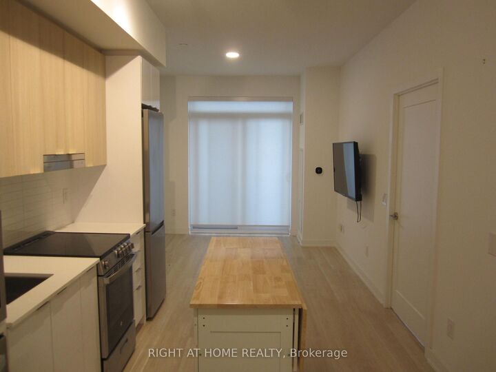 Property Photo:  5105 Hurontario Street 618  ON L4Z 0C9 