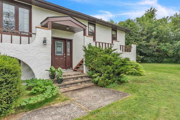 Property Photo:  2 Stonehead Circle  ON K7L 4V1 