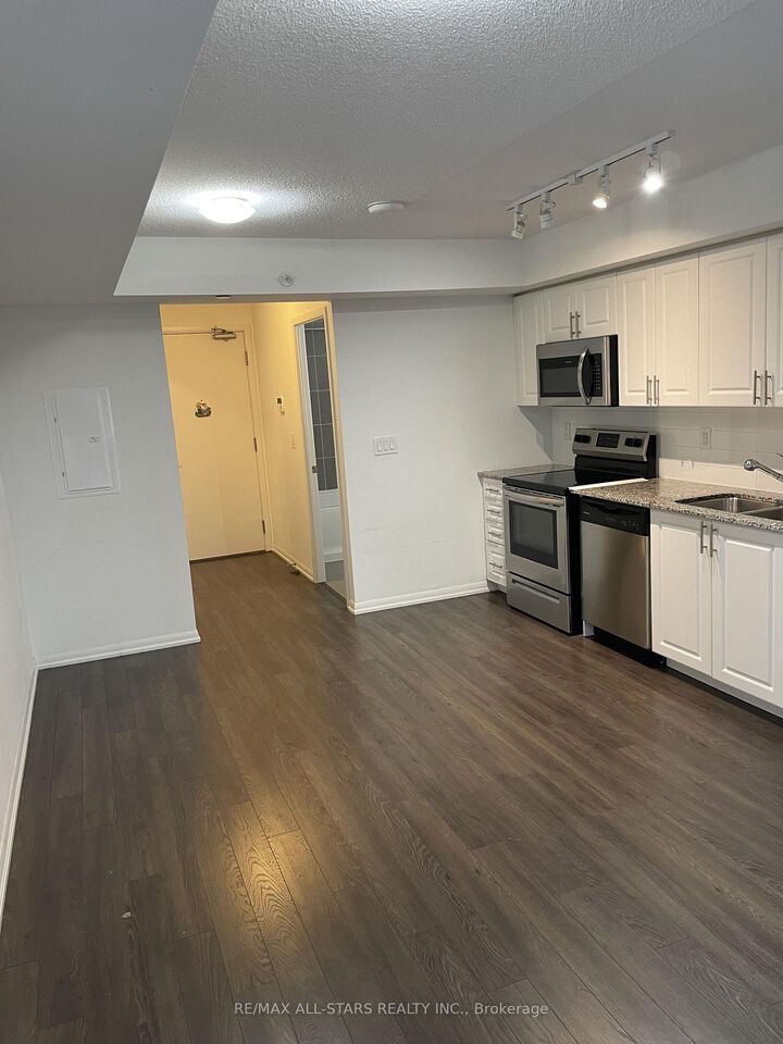 Property Photo:  3091 Dufferin Street 409  ON M6A 2S7 