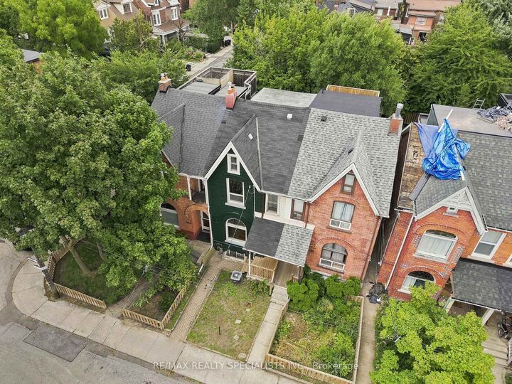 Property Photo:  201 Concord Avenue  ON M6H 2P2 