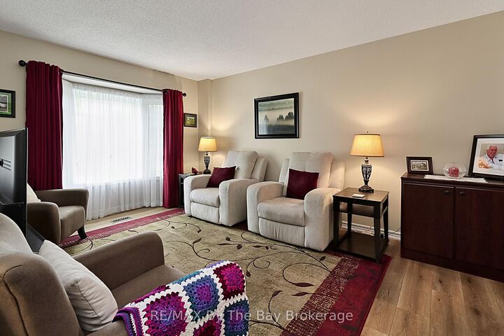 Property Photo:  49 Royal Beech Drive  ON L9Z 1H3 
