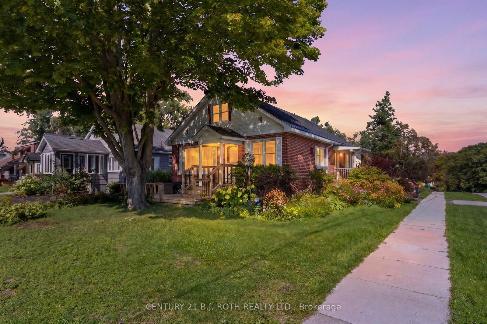 Property Photo:  328 Colborne Street W  ON L3V 3A3 
