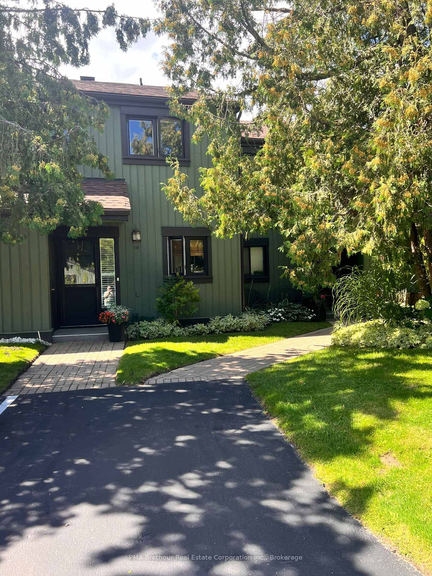Property Photo:  152 Escarpment Crescent 12  ON L9Y 5B4 