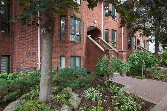 Property Photo:  801 King Street W Th 8C  ON M5V 3C9 