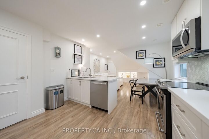 Property Photo:  963 Avenue Road 8  ON M5P 2K9 