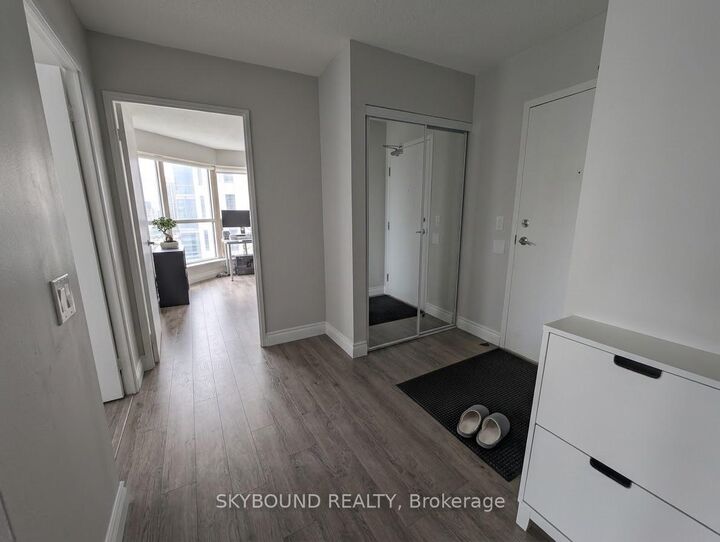 Property Photo:  335 Webb Drive 1803  ON L5B 4A1 