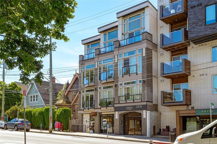 Property Photo:  1121 Fort St #305  BC V8V 3K9 