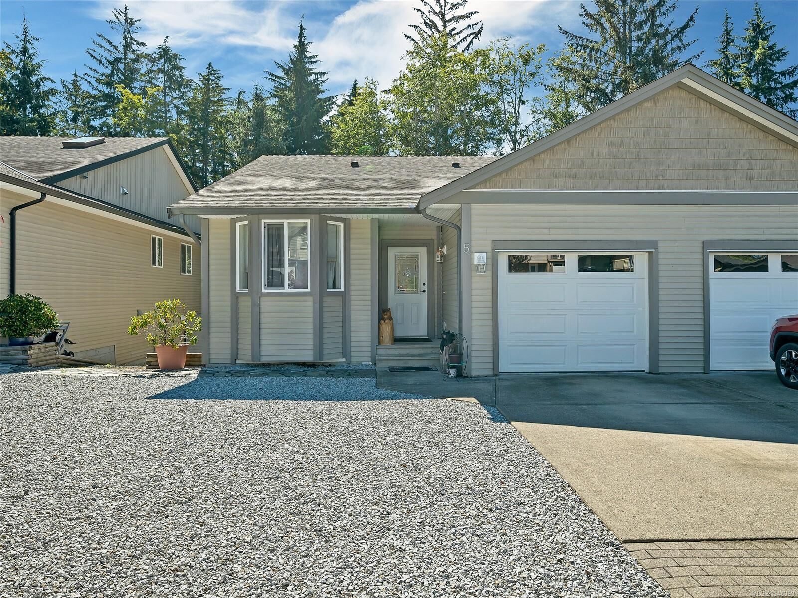 Property Photo:  1424 Alder St S #5  BC V9W 0B4 