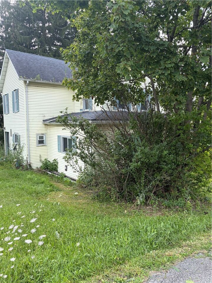 Property Photo: 900 W 4th Ave PA 15627