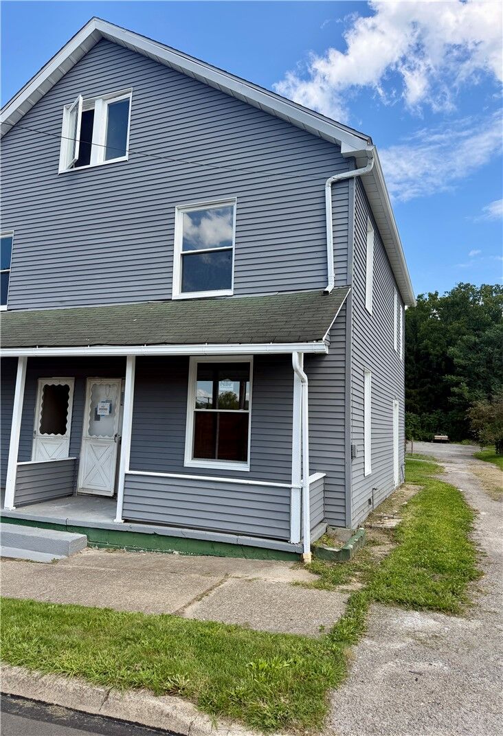 Property Photo:  1303 Grimes St  PA 16101 