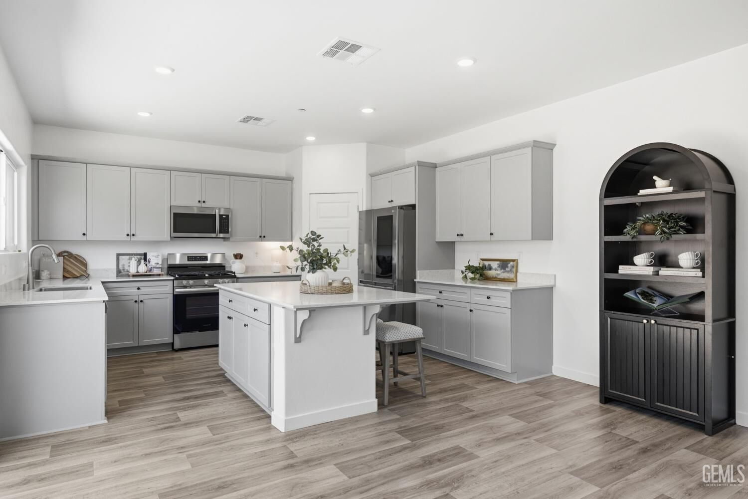 Property Photo:  9634 Maple Terrace Lane  CA 93263 