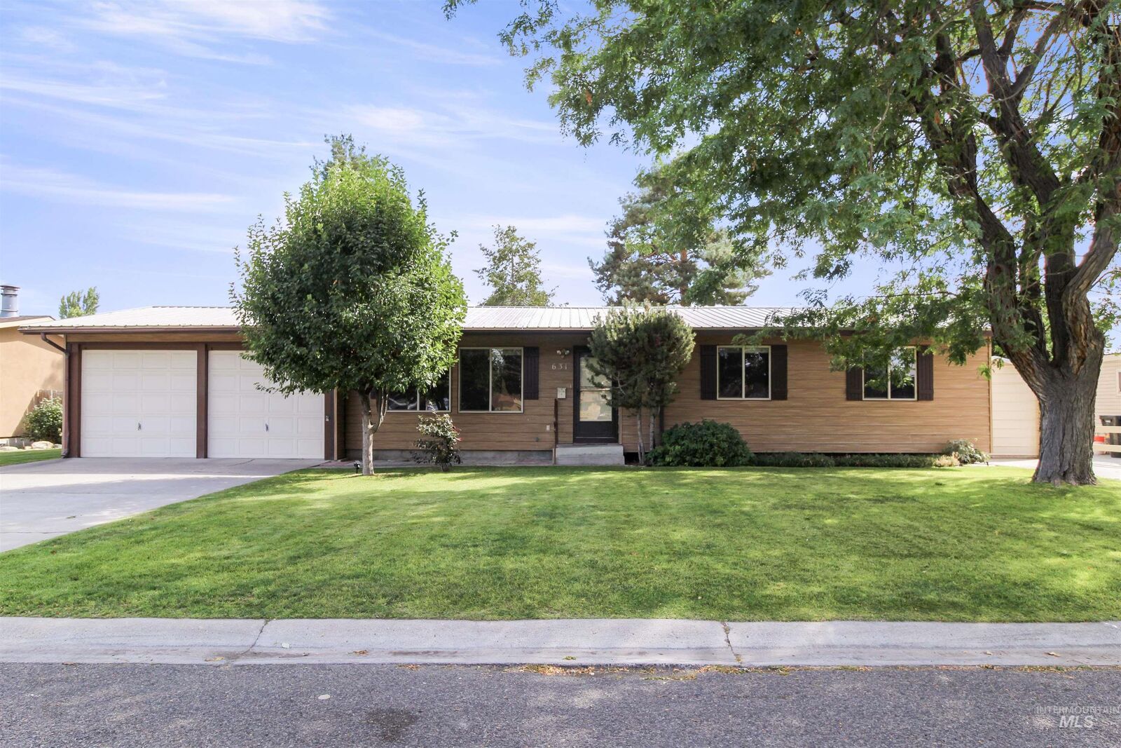Property Photo:  631 E 18th St  ID 83318 